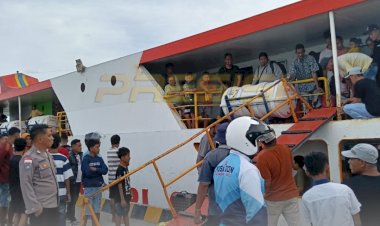 Polres-Sabu-Raijua-Amankan-Kedatangan-dan-Keberangkatan-Kapal-Cantika-Lestari-9C-di-Pelabuhan-Seba