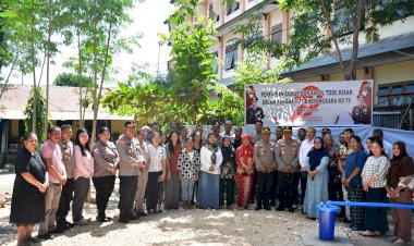 Wujud-Kepedulian-Polri-di-HUT-Bhayangkara-ke-79,-Kapolda-NTT-Resmikan-Sumur-Bor-untuk-43-KK-Aspol-Tode-Kisar