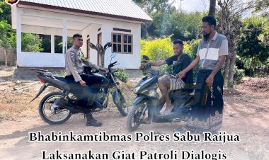 Bhabinkamtibmas-Desa-Pedarro-dan-Desa-Ledeae,-Kecamatan-Hawu-Mehara,-Kabupaten-Sabu-Raijua,-Aipda-Yudi-Y.-W.-Ndolu-melaksanakan-kegiatan-Patroli-Dialogis-dan-Himbauan-Kamtibmas