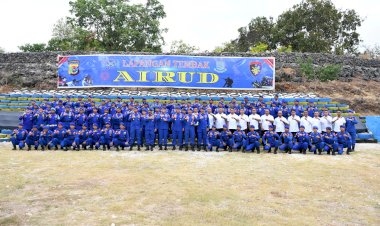 Kakorpolairud-Tinjau-Kesiapan-Operasional-Ditpolairud-Polda-NTT:-Fokus-pada-Wilayah-Perbatasan-dan-Penegakan-Hukum-Laut