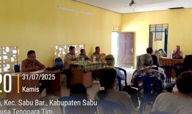 Bhabinkamtibmas-Polres-Sabu-Raijua-Hadiri-Musyawarah-Desa-Rembuk-Stunting-untuk-Meningkatkan-Kesadaran-Masyarakat