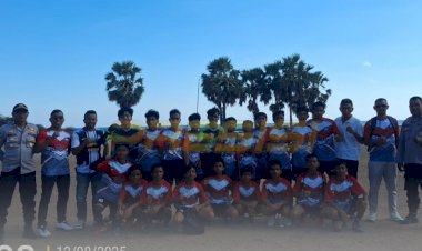 Polsek-Sabu-Barat-Melaksanakan-Kegiatan-Pengamanan-Turnamen-Sepak-Bola-Liga-Pelajar-SMP-se-Kabupaten-Sabu-Raijua-2025