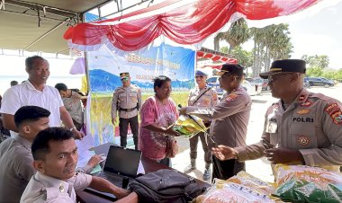 POLRES-SABU-RAIJUA-DAN-BULOG-GELAR-GERAKAN-PANGAN-MURAH-PERINGATI-HUT-KE-80-KEMERDEKAAN-RI