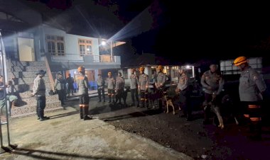 Tim-K9-yang-Dikerahkan-oleh-Kapolda-NTT-Telah-Tiba-di-Kecamatan-Mauponggo,-Kabupaten-Nagekeo-untuk-Membantu-Pencarian-Korban-yang-Hilang-Akibat-Banjir-Bandang
