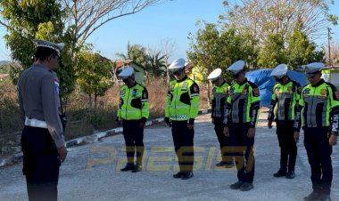 Sat-Lantas-Polres-Sabu-Raijua-Laksanakan-Apel-Pagi-dan-Gatur-Pagi-untuk-Meningkatkan-Keselamatan-dan-Ketertiban-Lalu-Lintas