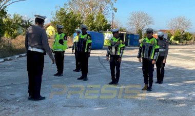 Sat-Lantas-Polres-Sabu-Raijua-Laksanakan-Apel-Pagi-dan-Gatur-Pagi-untuk-Meningkatkan-Keselamatan-dan-Ketertiban-Lalu-Lintas