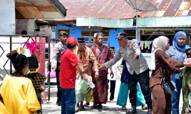 Bakti-Kesehatan-dan-Baksos-Bhayangkari-Masih-Berlangsung,-Kapolres-Ende-Pimpin-Langsung-Pengamanan-Hingga-Tuntas