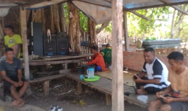 Bhabinkamtibmas-Laksanakan-Patroli-dan-Edukasi-di-Desa-Kujiratu