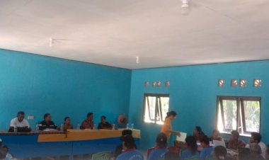 Bhabinkamtibmas-Hadiri-dan-Monitoring-Serah-Terima-PJ-Kades-Bebae