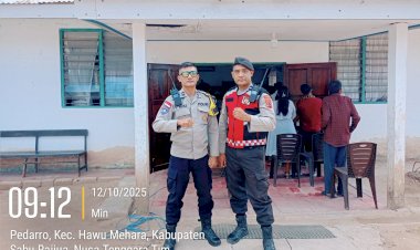 Pengamanan-Gereja-oleh-personil-Polres-Sabu-Raijua-berjalan-aman-dan-tertib.