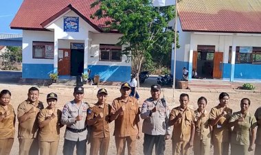 Polsek-Sabu-Barat-Ikuti-Upacara-Bendera-di-SMP-Negeri-8-Sabu-Barat,-Wujud-Sinergi-dan-Edukasi