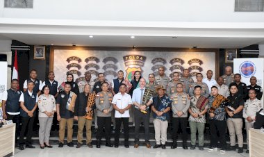 Perkuat-Sinergi-Internasional,-Polda-NTT-Gelar-Asistensi-BTNCLO-dan-Community-Awareness-Bersama-Divhubinter-Polri-dan-AFP