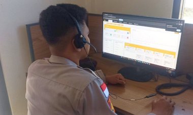 Anggota-SPKT-Polres-Sabu-Raijua-Bantu-Masyarakat-Melalui-Layanan-Panggilan-110