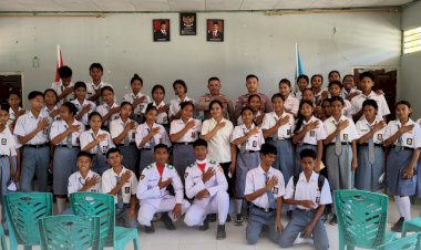 Sat-Binmas-Polres-Sabu-Raijua-Laksanakan-Sosialisasi-Saka-Bhayangkara-di-SMA-Negeri-1-Sabu-Timur