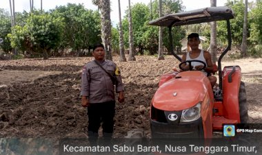Bhabinkamtibmas-Polsek-Sabu-Barat-Berkolaborasi-dengan-Kelompok-Tani-untuk-Mengolah-Lahan-Kering