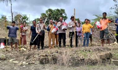 Penanaman-Benih-Jagung-dalam-Rangka-Mendukung-Program-Ketahanan-Pangan-Presiden-RI