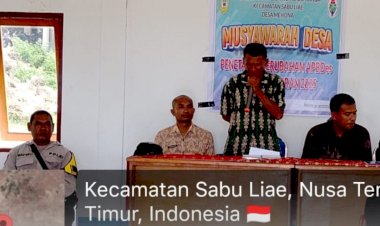 Bhabinkamtibmas-Polsek-Sabu-Timur-Hadiri-Musyawarah-Desa-Mehona