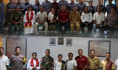 Bhabinkamtibmas-Polsek-Sabu-Barat-Hadiri-Pelantikan-Aparat-Desa-Raeloro,-Sampaikan-Himbauan-Kamtibmas