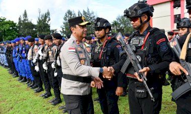 Wakapolda-NTT-Pimpin-Apel-Gelar-Pasukan-Operasi-Lilin-Turangga-2025,-Siap-Amankan-Natal-2025-dan-Tahun-Baru-2026