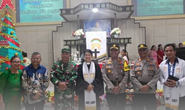 Kapolres-Sabu-Raijua-Hadiri-Ibadah-Kunci-Tahun-di-Gereja-Yeruel-Seba-Kota