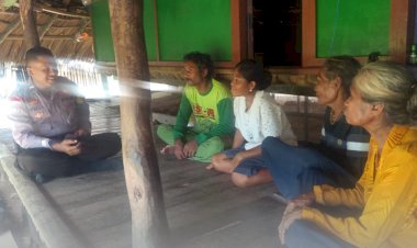 Bhabinkamtibmas-Polsek-Sabu-Timur-Laksanakan-Patroli-dan-Himbauan-di-Desa-Deme