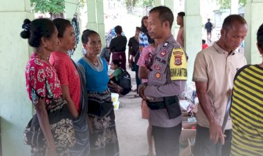 Bhabinkamtibmas-Polsek-Hawu-Mehara-Laksanakan-Patroli-dan-Himbauan-di-Pasar-Tradisional-Desa-Lederaga