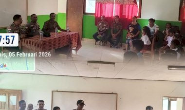 Satbinmas-Polres-Sabu-raijua-peduli-pendidikan-dengan-membagi-alat-tulis-untuk-SD-GMIT-RAELIU-desa-Ledeana--kab.-Sabu-Raijua