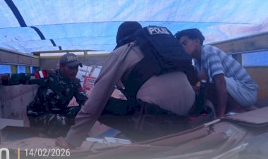 Pengamanan-keberangkatan-kapal-Ferry-Cakalang-II-di-pelabuhan-laut-Biu-Sabu-Timur-Sabu-Raijua.