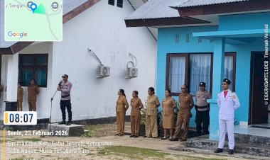 Kasat-Binmas-Polres-Sabu-Raijua-Jadi-Irup-Upacara-di-SMA-1-Sabu-Tengah,-Perkuat-Program-Polisi-Masuk-Sekolah