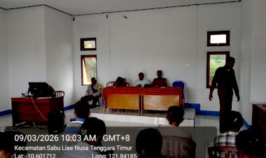 Bhabinkamtibmas-Hadiri-Musdes-Khusus-dan-Sampaikan-Pesan-Kamtibmas-kepada-Warga-Desa-Mehona