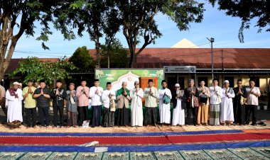 Lapangan-Mapolda-NTT-Penuh,-Kapolda-Sampaikan-Ucapan-Idul-Fitri-dan-Apresiasi-untuk-Masyarakat