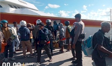 Pengamanan-kedatangan-dan-keberangkatan-kapal-penumpang-di-pelabuhan-laut-Seba-Sabu-Raijua-selama-operasi-Semana-Santa-perayaan-Paskah-2026.