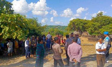 Personel-Polsek-Sabu-Barat-Amankan-Ritual-Adat-Hole-di-Rumah-Adat-Namata