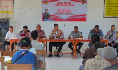 Polsek-Sabu-Timur-Gelar-“Jumat-Curhat”-di-Desa-Matei,-Warga-Sampaikan-Berbagai-Keluhan