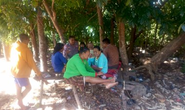 Jalin-Silaturahmi,-Bhabinkamtibmas-Sambangi-Warga-Desa-Binaan