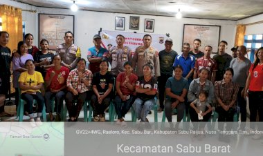 Jumat-Curhat-di-Raeloro:-Kasat-Binmas-dan-Waka-Polsek-Sabu-Barat-Tampung-Keluhan-Warga