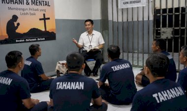 Sentuhan-Empati-untuk-Sesama,-Depag-Kab.-Sabu-Raijua-dan-Polres-Sabu-Raijua-Hadirkan-Binrohtal-bagi-Tahanan
