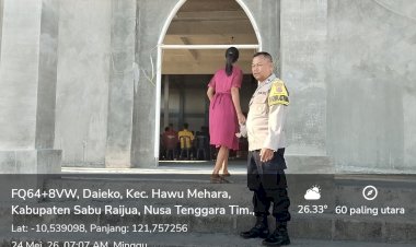 Jaga-Kekhusyukan-Ibadah-Minggu,-Bhabinkamtibmas-Polsek-Hawu-Mehara-Hadir-Berikan-Rasa-Aman-dan-Himbauan-Kamtibmas