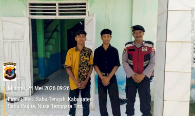 Hadir-Beri-Rasa-Aman,-Polsek-Sabu-Timur-Amankan-Ibadah-Minggu-di-Dua-Gereja.