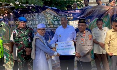 Polres-Sabu-Raijua-Serahkan-Sapi-Kurban-ke-Masjid-An-Nur-Seba-dalam-Rangka-Hari-Raya-Idul-Adha-1447-H