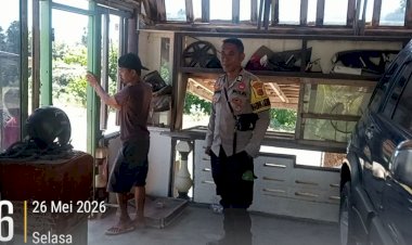 Cegah-Hoax-dan-Penipuan-Online,-Bhabinkamtibmas-Polsek.Sabu-Barat-Aktif-Sambangi-Warga