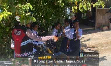 Polri-Dekat-dengan-Rakyat,-Patroli-Dialogis-Sat-Samapta-Beri-Rasa-Nyaman-bagi-Masyarakat-Sabu-Raijua
