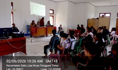 Bhabinkamtibmas-Desa-Mehona-Aktif-Dampingi-Musdes-dan-Edukasi-Warga-tentang-Kamtibmas
