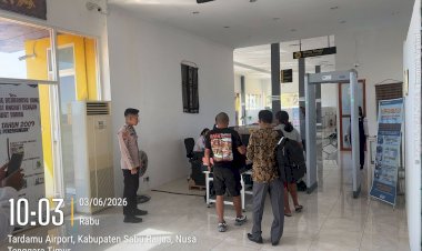 Sat-Samapta-Polres-Sabu-Raijua-Amankan-Kedatangan-dan-Keberangkatan-Pesawat-Susi-Air-di-Bandara-Tardamu