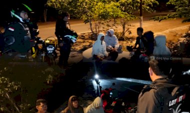Jaga-Keamanan-Malam-Hari,-Patroli-Presisi-Polres-Sabu-Raijua-Sambangi-Titik-Rawan-dan-Kelompok-Remaja