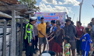 Satlantas-Polres-Sabu-Raijua-Salurkan-Bantuan-Fasilitas-Air-Bersih-Sambut-HUT-Bhayangkara-ke-80