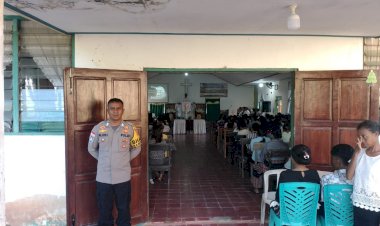 PENGAMANAN-KEGIATAN-IBADAH-BERJALAN-AMAN,-POLSEK-HAWU-MEHARA-PASTIKAN-JEMAAT-BERIBADAH-DENGAN-NYAMAN