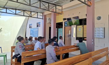 Anggota-Polres-Sabu-Raijua-Nobar-Piala-Dunia-2026,-Pererat-Kebersamaan-Sambut-Hari-Bhayangkara-ke-80