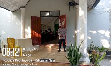 Pastikan-Ibadah-Berlangsung-Aman,-Polres-Sabu-Raijua-Laksanakan-Pengamanan-Misa-Minggu-di-Gereja-Santo-Paulus-Seba