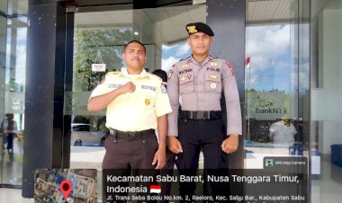Hadir-Beri-Rasa-Aman,-Unit-Pamobvit-Sat-Samapta-Polres-Sabu-Raijua-Amankan-Aktivitas-di-Bank-NTT